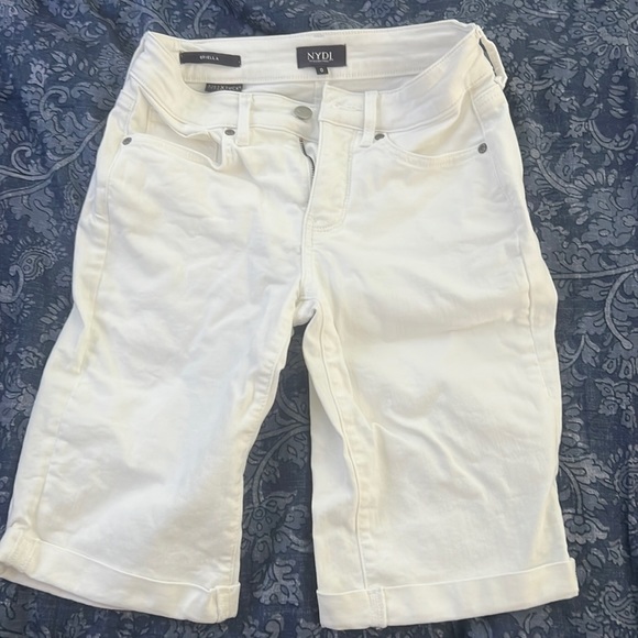 NYDJ Brielle white Bermuda shorts size 0 - Picture 1 of 3